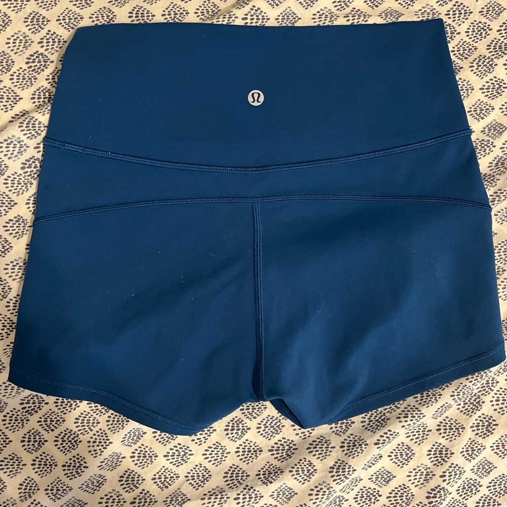 EUC lululemon 2.5” shorts